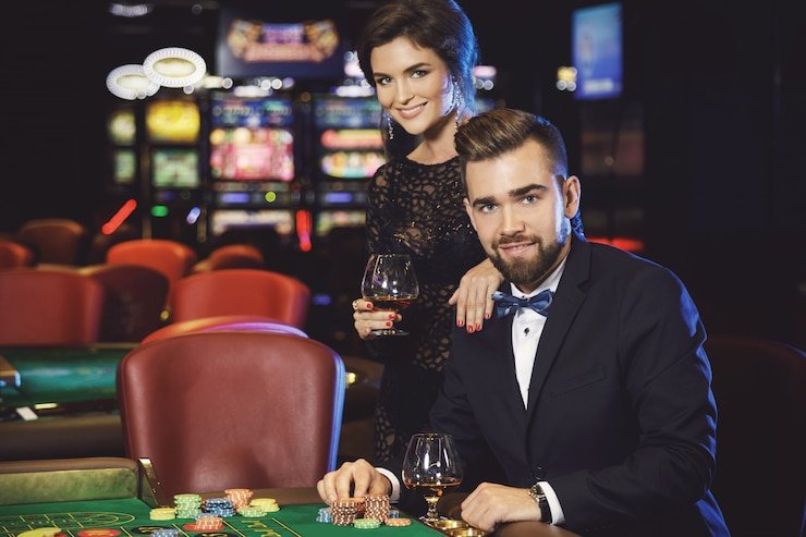 Area ante dan raise taruhan di kantin slot Area menempatkan taruhan ante di meja Caribbean Stud Poker kantin slot